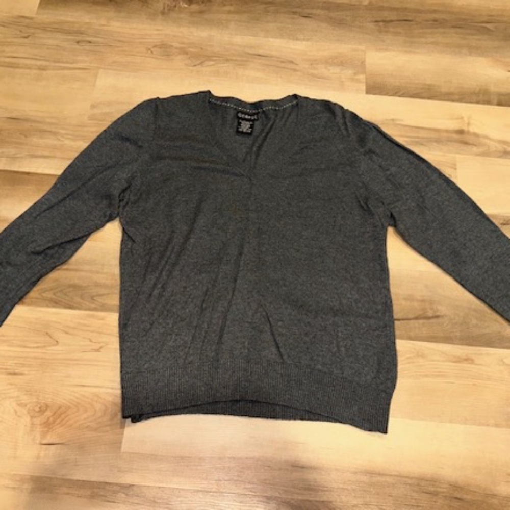 Vintage Y2K Women's top. Size XL. George. Long sleeved. V neck. Minimalist Gray